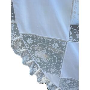 Vtg Oval Cottage Patchwork Tablecloth Lace Fruit Floral Sz 66”x 102" Off White